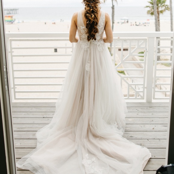 Pronovias Garner Wedding Dress with Blush underlay, lace and tulle wedding dress - Picture 4 of 7